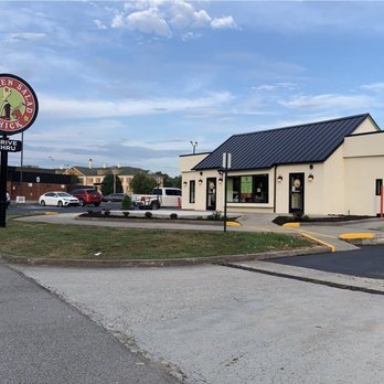 Garner’s landscape - a restaurant and parking lot - Lawn Services Near Me Garner’s landscape - a restaurant and parking lot - Lawn Services Near Me