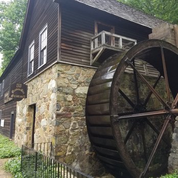 Michie Tavern - Landmarks & Historical Buildings Near Me - Charlottesville, Virginia