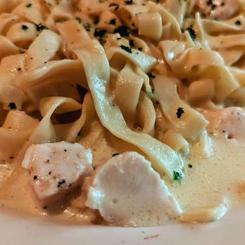 The Cheesecake Factory - Close up of the Fettuccine Alfredo with Chicken - Desserts Near Me - Austin, Texas The Cheesecake Factory - Close up of the Fettuccine Alfredo with Chicken - Desserts Near Me - Austin, Texas