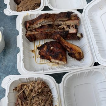 Calhoun Family Texas Barbeque - Bbq Sampler Plate - Barbeque Near Me - Murrieta, California