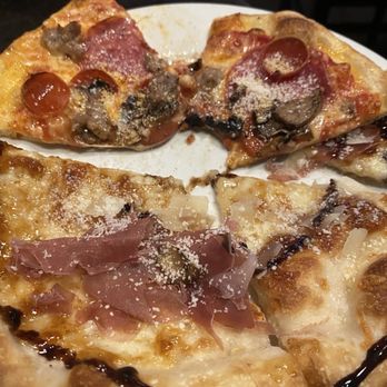Pizza Rock - Pizza Near Me - Las Vegas, Nevada