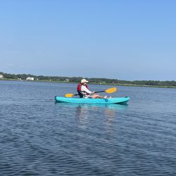 Reeves Bay Marina - Calm protected bay for beginners and experienced paddlers alike.