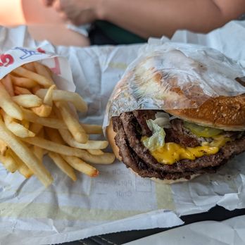 Griff's Hamburgers - Triple giant cheeseburger - Burgers Near Me - Mesquite, Texas Griff's Hamburgers - Triple giant cheeseburger - Burgers Near Me - Mesquite, Texas