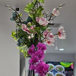Hi Pho - Not sure if it is real but right in the enter at its best, looking gorgeous.