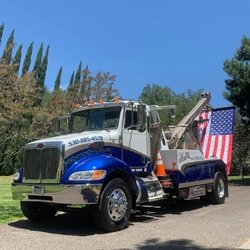 Hall's Towing