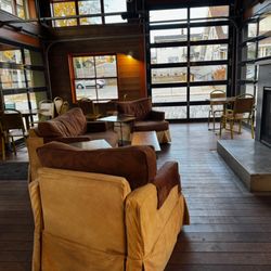 Colectivo Coffee 68th St - Seating