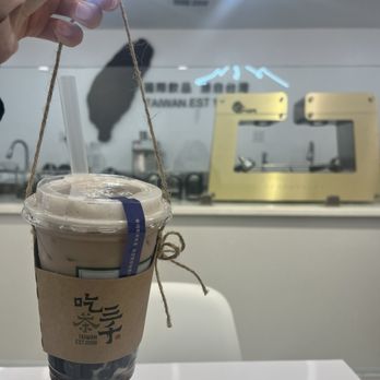 Chicha San Chen - Dong Ding Oolong Tea Latte with Bubbles - Bubble Tea Near Me - Philadelphia, Pennsylvania Chicha San Chen - Dong Ding Oolong Tea Latte with Bubbles - Bubble Tea Near Me - Philadelphia, Pennsylvania