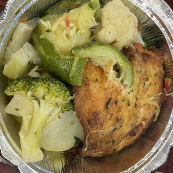 El Buen Sabor Deli - Grilled halibut and veggies - Delis Near Me - Jamaica, New York