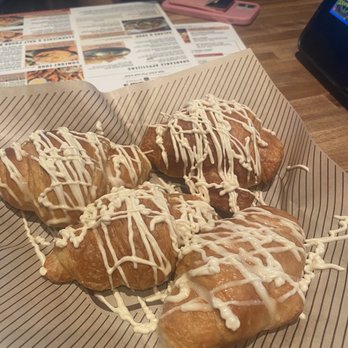 Cheddar's Scratch Kitchen - Complimentary honey butter croissants. Tasty but a little too sweet for me. That being said we were glad that we tried them once. - American Near Me - Triadelphia, West Virginia Cheddar's Scratch Kitchen - Complimentary honey butter croissants. Tasty but a little too sweet for me. That being said we were glad that we tried them once. - American Near Me - Triadelphia, West Virginia