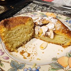 Beara - Cardamom donut muffin, apple butter bestock
