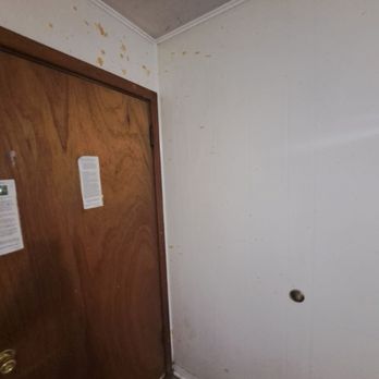Wapiti Lodge - Either a murder scene or somebody had a spaghetti fight - Hotels Near Me - Durango, Colorado