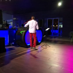 Go Travel Stl - Violinist at Breathless...a don't miss!