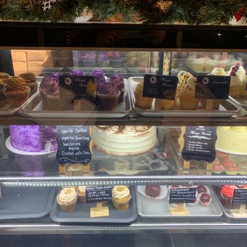 Jennivee’s Bakery - Yum dessert time! - Desserts Near Me - Chicago, Illinois