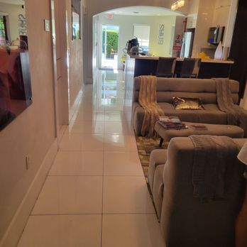 Bars B&B South Beach Hotel - Inside - Hotels Near Me - Miami Beach, Florida