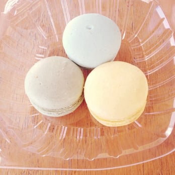 DoLy's Delectables - Macaron flavors from left, center to right: matcha green tea, blueberry, lemon raspberry. - Coffee & Tea Near Me - Long Beach, California DoLy's Delectables - Macaron flavors from left, center to right: matcha green tea, blueberry, lemon raspberry. - Coffee & Tea Near Me - Long Beach, California