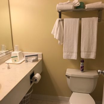 River Edge Inn - Clean bathroom with laundry basket and lotions - Hotels Near Me - Colonial Beach, Virginia