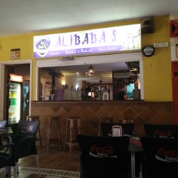 Alibaba's Kebab House - Está dentro del Centro Comercial, en la planta de abajo