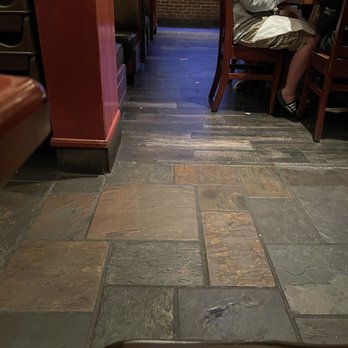 Cheddar's Scratch Kitchen - Dirty floors - Comfort Food Near Me - Louisville, Kentucky