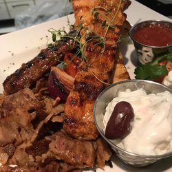 Grekiska kolgrillsbaren Caroli