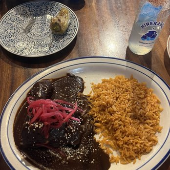Los Amores de Julia - Mexican Near Me - Pico Rivera, California