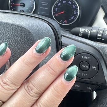 The Nail Lounge - This is what I came in with. Cat eye done well. Huge difference - Nail Technicians Near Me - Hanover, Pennsylvania