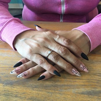 Twinkle Nails & Spa - Freehand nail detail. - Nail Salons Near Me - Waipahu, Hawaii