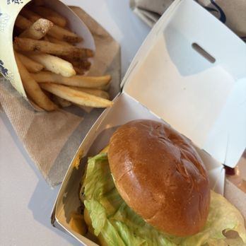 Bobby’s Burgers by Bobby Flay - The burger - Burgers Near Me - Phoenix, Arizona
