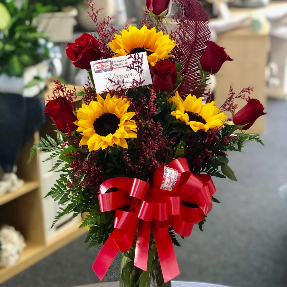 Asked for an arrangement for my girlfriend who loves sunflowers Asked for an arrangement for my girlfriend who loves sunflowers