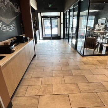 Starbucks - Coffee & Tea Near Me - Mammoth Lakes, California