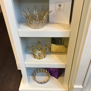 SELEUSS Chocolates - Seleuss chocolate Seattle: crowns!!!! - Chocolatiers & Shops Near Me - Seattle, Washington SELEUSS Chocolates - Seleuss chocolate Seattle: crowns!!!! - Chocolatiers & Shops Near Me - Seattle, Washington