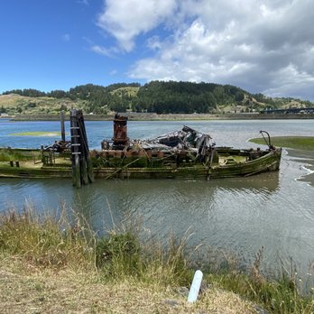 Gold Beach - Sunken boat - Beaches Near Me - Gold Beach, Oregon