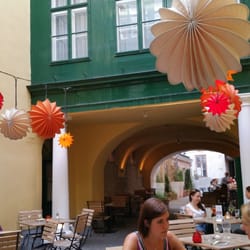 Caffe Latte - Innenhof Schanigarten mit toller Atmosphäre