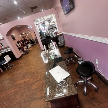 Pink Pearl Nails Spa - Nail tech area - Nail Salons Near Me - Leander, Texas