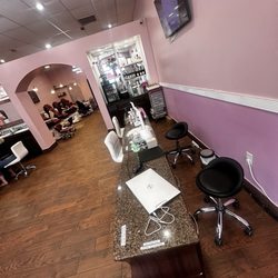 Pink Pearl Nails Spa - Nail tech area