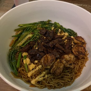 375 Social Kitchen - Garlic lo mein noodles with steak and shrimp - Asian Fusion Near Me - Universal City, Texas 375 Social Kitchen - Garlic lo mein noodles with steak and shrimp - Asian Fusion Near Me - Universal City, Texas