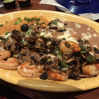 Yolanda's Mexican Cafe - Shrimp Fajitas: 4/5 - Mexican Near Me - Oxnard, California