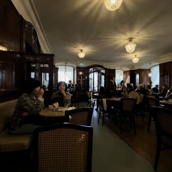Cafe Tomaselli - Inside - Coffee & Tea Near Me - Salzburg, 5 Cafe Tomaselli - Inside - Coffee & Tea Near Me - Salzburg, 5