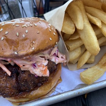 Firestone Walker - Paso Robles - Hot Fried Chicken Sandwich - Breweries Near Me - Paso Robles, California Firestone Walker - Paso Robles - Hot Fried Chicken Sandwich - Breweries Near Me - Paso Robles, California