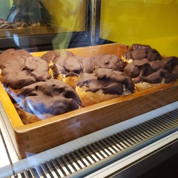 Beard Papa's - Showcase - Desserts Near Me - New York, New York Beard Papa's - Showcase - Desserts Near Me - New York, New York