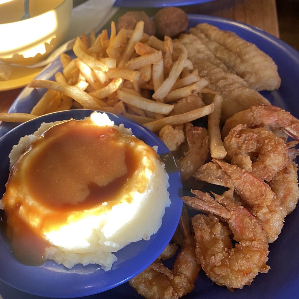 Darrell's Restaurant - Fried special - Seafood Near Me - Manteo, North Carolina Darrell's Restaurant - Fried special - Seafood Near Me - Manteo, North Carolina