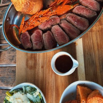 Hunter's Head Tavern - sunday lamb roast - New American Near Me - Upperville, Virginia Hunter's Head Tavern - sunday lamb roast - New American Near Me - Upperville, Virginia