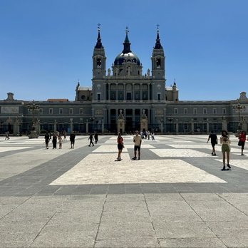 Palacio Real de Madrid - Plaza - Landmarks & Historical Buildings Near Me - Madrid, M