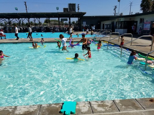 Hawthorne Pool by null