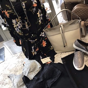 Di Moda Boutique - Accessories Near Me - Marion, Iowa Di Moda Boutique - Accessories Near Me - Marion, Iowa