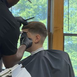 Ash & Ash Classic Mobile Barbershop - Finishing touches