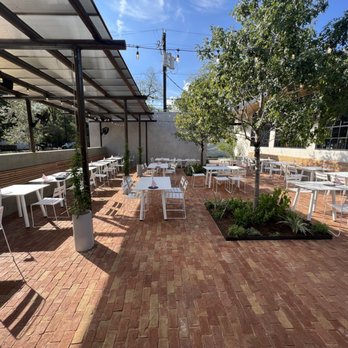 Tiny Grocer / Hyde Park - Dining patio - Grocery Near Me - Austin, Texas