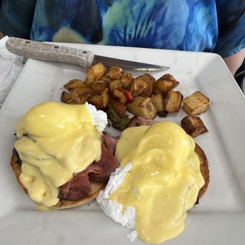 Clutch and Coffee - COUNTRY Benedict - Coffee & Tea Near Me - Torrance, California