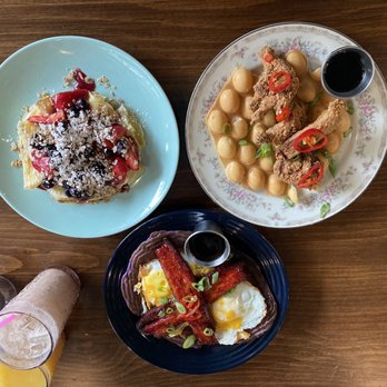 Wake ‘n Bacon - Spiced Maple Chicken n Waffles - Breakfast & Brunch Near Me - Chicago, Illinois