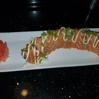 Abashiri - Island Roll, so goooood - Sushi Bars Near Me - Bloomingdale, Illinois