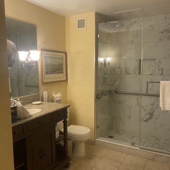 The Brown Hotel - Bathroom - Hotels Near Me - Louisville, Kentucky The Brown Hotel - Bathroom - Hotels Near Me - Louisville, Kentucky